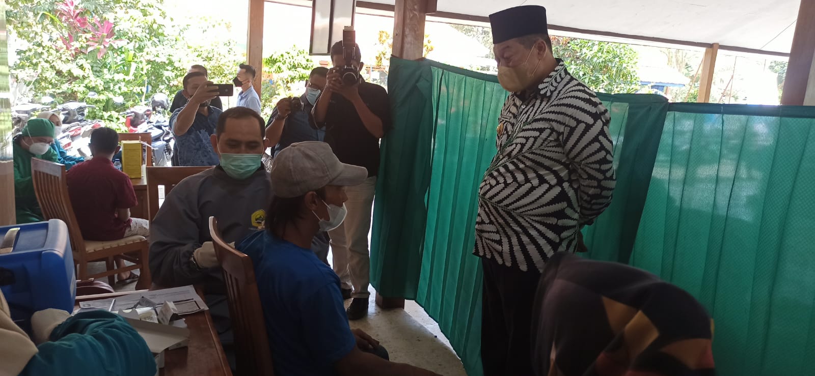 Vaksinasi di Desa Kemulan (2)